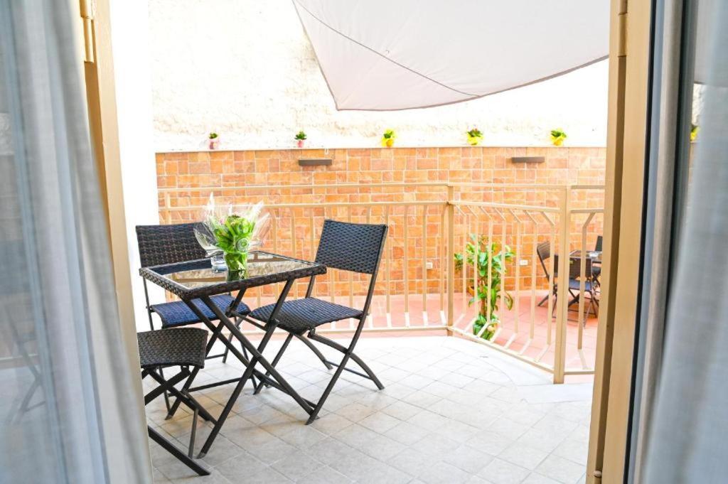 Residenza Suarez Bed & Breakfast Napoli Dış mekan fotoğraf