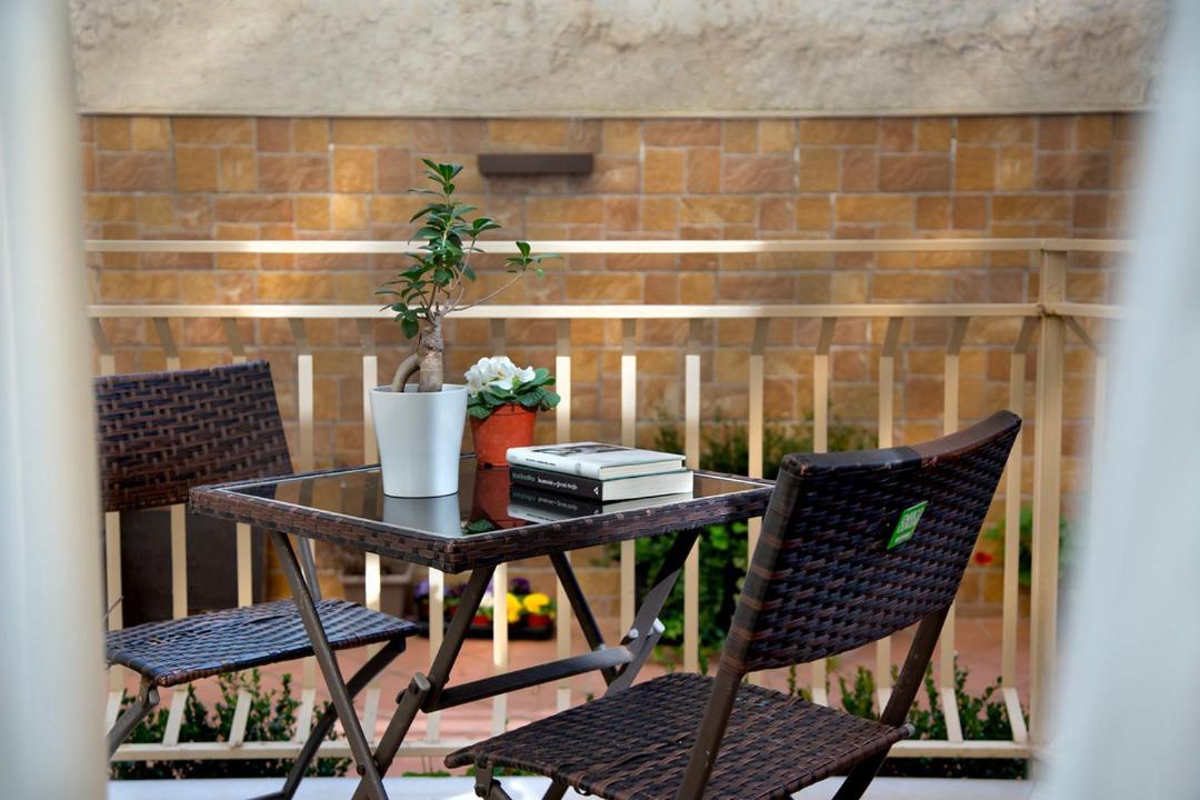 Residenza Suarez Bed & Breakfast Napoli Dış mekan fotoğraf